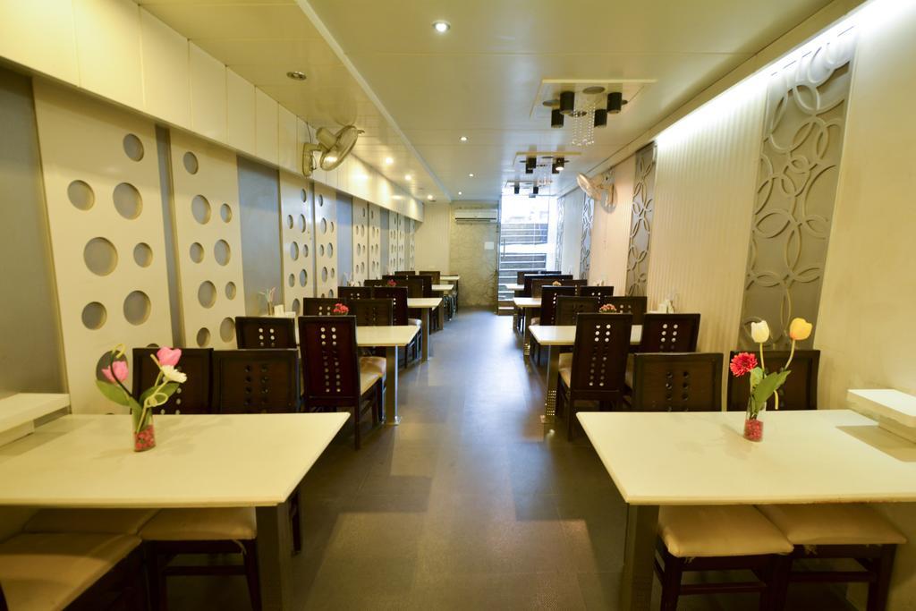 Hotel Central Residency Варанаси Экстерьер фото