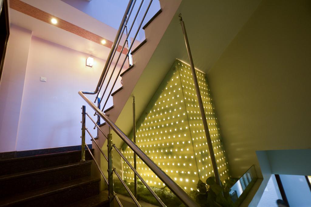 Hotel Central Residency Варанаси Экстерьер фото