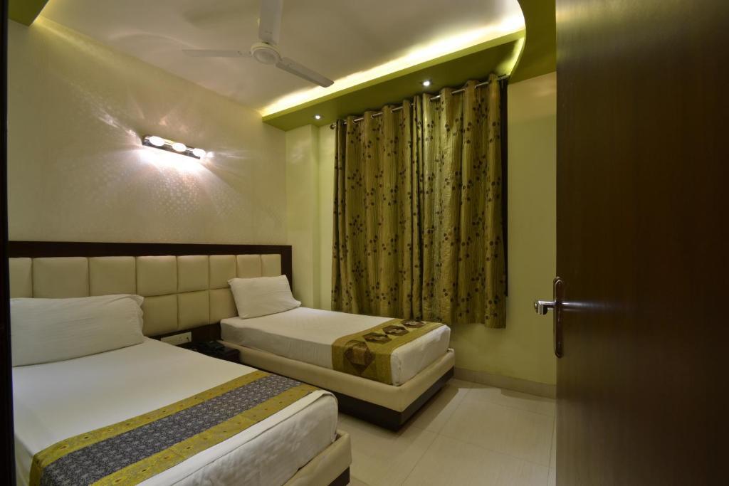 Hotel Central Residency Варанаси Экстерьер фото