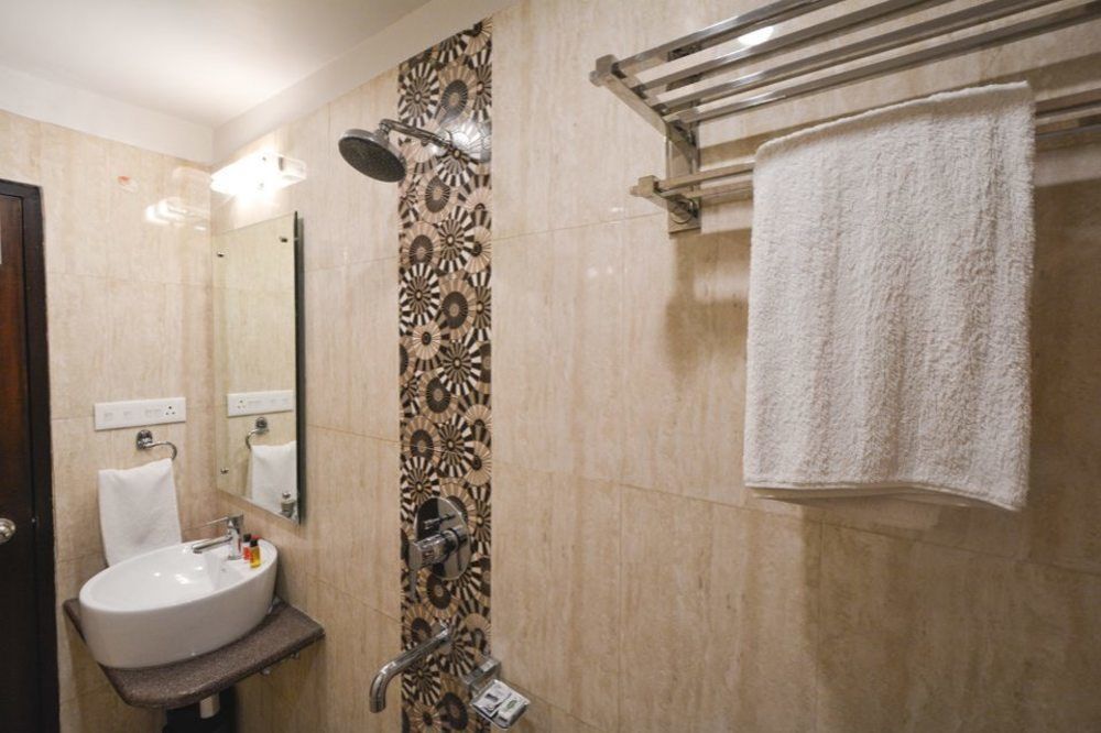 Hotel Central Residency Варанаси Экстерьер фото