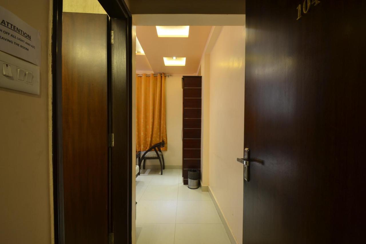 Hotel Central Residency Варанаси Экстерьер фото